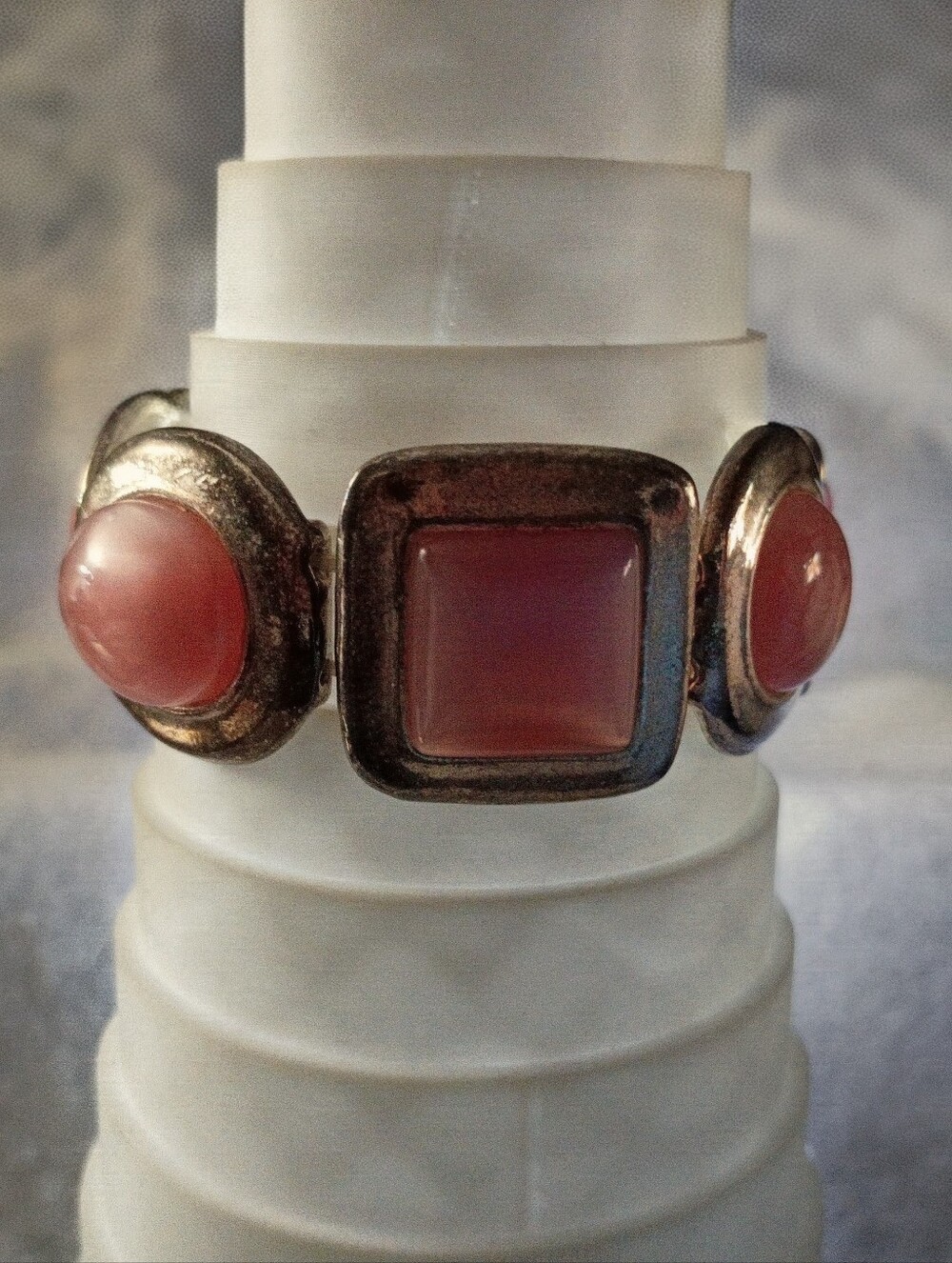 Vintage pink glass and metal bracelet - Picture 3 of 4